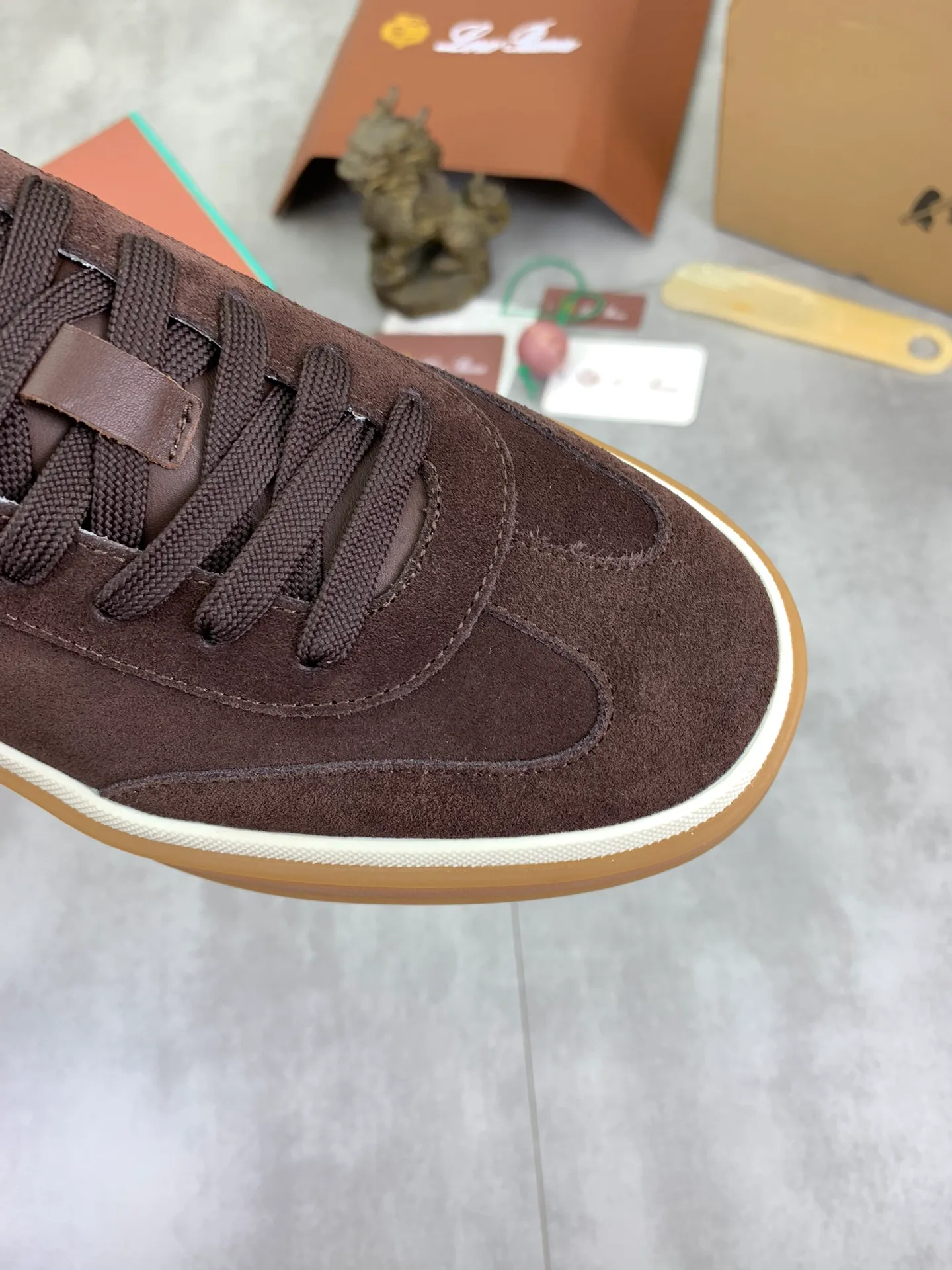 Men's Men's Shoes 💰P540 New 💰High Quality Loro Piana 💯Top Authentic Grade💯Buy the original 1:1 copy💯 Founded the existing Loro Piana company on April 24, 1924. It is now the sixth generation of family business, providing top quality products to customers who are discerning in taste and quality. Imported original fabrics, made of plain calfskin lining. Hand-sewn threads with cowhide feet. Original packaging. Size: 38-45. 7⃣️ colors available.